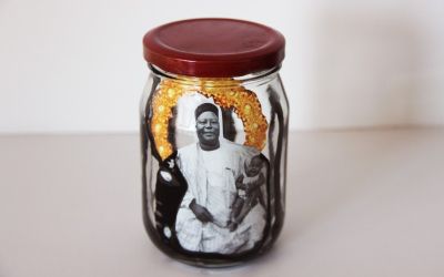 Exposición "Ezbozo en Frasco; Presencias en la Cocina" Luisa Barrera Exposición "Ezbozo en Frasco; Presencias en la Cocina" Luisa Barrera