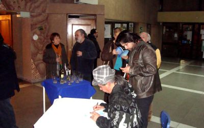 Vino de honor para celebrar el lanzamiento. Vino de honor para celebrar el lanzamiento.