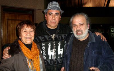 De izquierda a derecha, Nora Ramos, Juan Matus y Editor del libro.