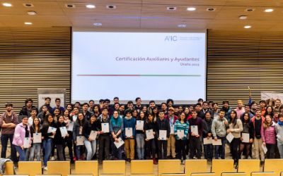 Entrega de certificación para auxiliares y ayudantes. Entrega de certificación para auxiliares y ayudantes.