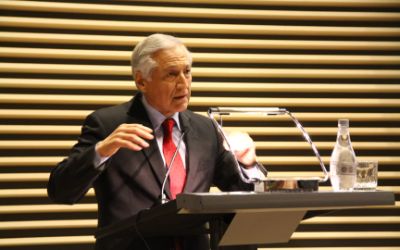 Galería de fotos: FCFM rinde homenaje al ex decano Enrique d'Etigny Galería de fotos: FCFM rinde homenaje al ex decano Enrique d'Etigny