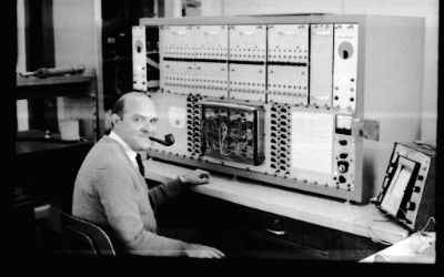 E 1962 la FCFM adquirió el primer computador científico del país E 1962 la FCFM adquirió el primer computador científico del país