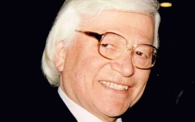 En 1981 el académico Igor Saavedra, recibió el Premio nacional de Ciencias, el primero de la FCFM En 1981 el académico Igor Saavedra, recibió el Premio nacional de Ciencias, el primero de la FCFM