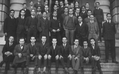 En Centro de Estudiantes de Ingeniería de la U. de Chile, fundado en 1907, fue una de las primeras organizaciones estudiantiles del país En Centro de Estudiantes de Ingeniería de la U. de Chile, fundado en 1907, fue una de las primeras organizaciones estudiantiles del país