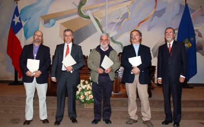 Al centro de la foto, Prof. Roberto Cominetti (DII) Al centro de la foto, Prof. Roberto Cominetti (DII)