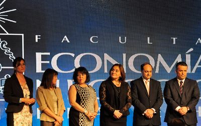 Facultad de Economía y Negocios celebró 80 años contribuyendo al país