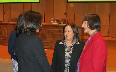 Rosa Devés y Gabriela Ortuzar junto a las conferencistas internacionales Rosa Devés y Gabriela Ortuzar junto a las conferencistas internacionales