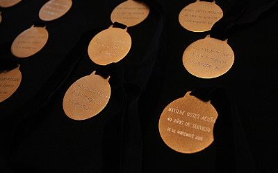 Medalla 40 años de servicio: reconocimiento a toda una vida vinculada a la Casa de Bello