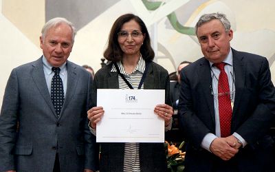Medalla 40 años de servicio: reconocimiento a toda una vida vinculada a la Casa de Bello Medalla 40 años de servicio: reconocimiento a toda una vida vinculada a la Casa de Bello