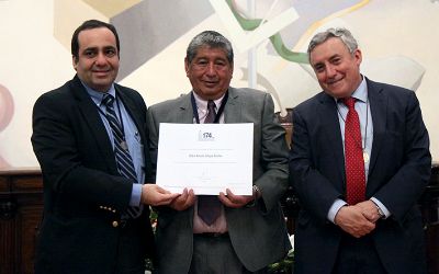 Medalla 40 años de servicio: reconocimiento a toda una vida vinculada a la Casa de Bello Medalla 40 años de servicio: reconocimiento a toda una vida vinculada a la Casa de Bello