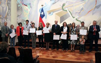 Medalla 40 años de servicio: reconocimiento a toda una vida vinculada a la Casa de Bello Medalla 40 años de servicio: reconocimiento a toda una vida vinculada a la Casa de Bello