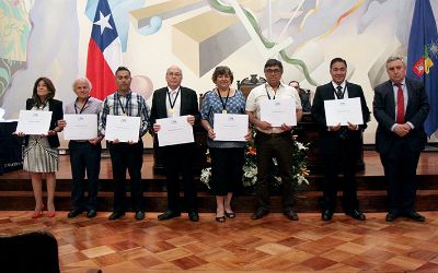 Medalla 40 años de servicio: reconocimiento a toda una vida vinculada a la Casa de Bello Medalla 40 años de servicio: reconocimiento a toda una vida vinculada a la Casa de Bello