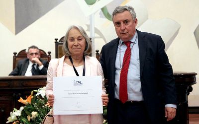 Medalla 40 años de servicio: reconocimiento a toda una vida vinculada a la Casa de Bello Medalla 40 años de servicio: reconocimiento a toda una vida vinculada a la Casa de Bello