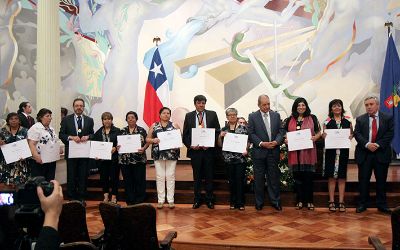 Medalla 40 años de servicio: reconocimiento a toda una vida vinculada a la Casa de Bello Medalla 40 años de servicio: reconocimiento a toda una vida vinculada a la Casa de Bello