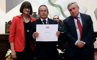 Medalla 40 años de servicio: reconocimiento a toda una vida vinculada a la Casa de Bello Medalla 40 años de servicio: reconocimiento a toda una vida vinculada a la Casa de Bello