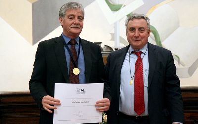 Medalla 40 años de servicio: reconocimiento a toda una vida vinculada a la Casa de Bello Medalla 40 años de servicio: reconocimiento a toda una vida vinculada a la Casa de Bello