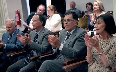 Medalla 40 años de servicio: reconocimiento a toda una vida vinculada a la Casa de Bello Medalla 40 años de servicio: reconocimiento a toda una vida vinculada a la Casa de Bello