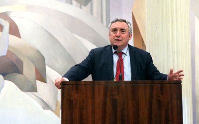 Medalla 40 años de servicio: reconocimiento a toda una vida vinculada a la Casa de Bello Medalla 40 años de servicio: reconocimiento a toda una vida vinculada a la Casa de Bello