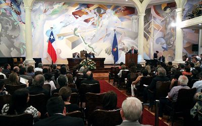 Medalla 40 años de servicio: reconocimiento a toda una vida vinculada a la Casa de Bello Medalla 40 años de servicio: reconocimiento a toda una vida vinculada a la Casa de Bello