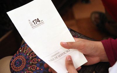 Medalla 40 años de servicio: reconocimiento a toda una vida vinculada a la Casa de Bello Medalla 40 años de servicio: reconocimiento a toda una vida vinculada a la Casa de Bello