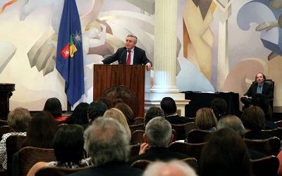 Medalla 40 años de servicio: reconocimiento a toda una vida vinculada a la Casa de Bello Medalla 40 años de servicio: reconocimiento a toda una vida vinculada a la Casa de Bello