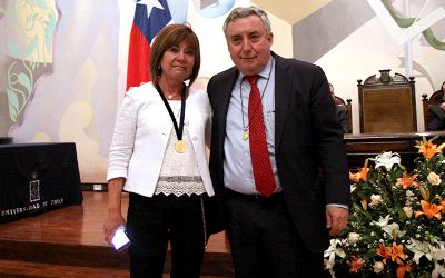 Medalla 40 años de servicio: reconocimiento a toda una vida vinculada a la Casa de Bello Medalla 40 años de servicio: reconocimiento a toda una vida vinculada a la Casa de Bello