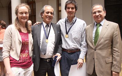 Medalla 40 años de servicio: reconocimiento a toda una vida vinculada a la Casa de Bello Medalla 40 años de servicio: reconocimiento a toda una vida vinculada a la Casa de Bello