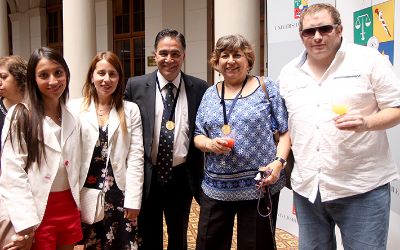 Medalla 40 años de servicio: reconocimiento a toda una vida vinculada a la Casa de Bello Medalla 40 años de servicio: reconocimiento a toda una vida vinculada a la Casa de Bello