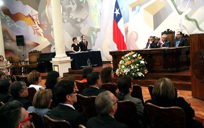 Medalla 40 años de servicio: reconocimiento a toda una vida vinculada a la Casa de Bello Medalla 40 años de servicio: reconocimiento a toda una vida vinculada a la Casa de Bello