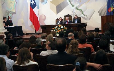 Medalla 40 años de servicio: reconocimiento a toda una vida vinculada a la Casa de Bello Medalla 40 años de servicio: reconocimiento a toda una vida vinculada a la Casa de Bello