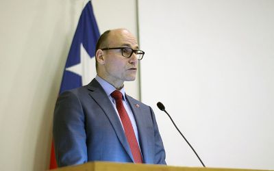 Ministro de Desarrollo Social de Canadá dio charla en la U. Chile
