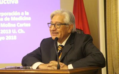 Académico Ramiro Molina es nuevo miembro honorario de la Academia Chilena de Medicina
