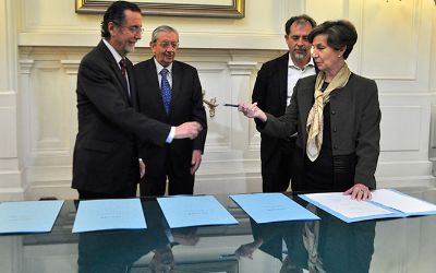 Senado de la República suscribe convenio de colaboración académica con la U. de Chile