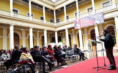 U. de Chile celebró los 100 años de Parra con lectura ciudadana