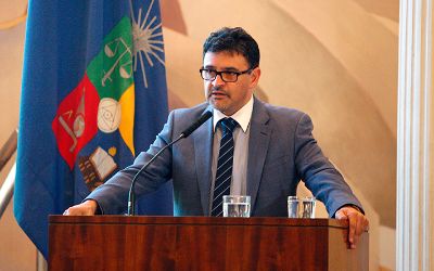 U. de Chile distinguió a académicos por trabajos en investigación U. de Chile distinguió a académicos por trabajos en investigación