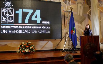 U. de Chile distinguió a académicos por trabajos en investigación U. de Chile distinguió a académicos por trabajos en investigación