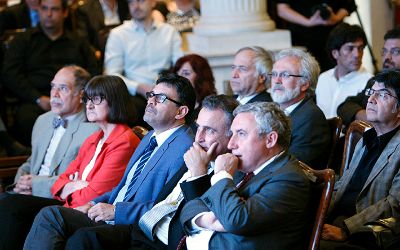 U. de Chile distinguió a académicos por trabajos en investigación U. de Chile distinguió a académicos por trabajos en investigación