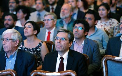 U. de Chile distinguió a académicos por trabajos en investigación U. de Chile distinguió a académicos por trabajos en investigación