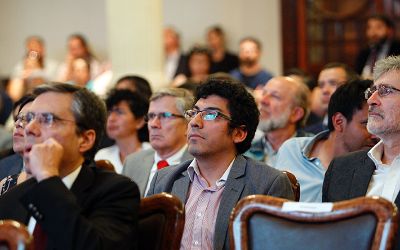 U. de Chile distinguió a académicos por trabajos en investigación U. de Chile distinguió a académicos por trabajos en investigación