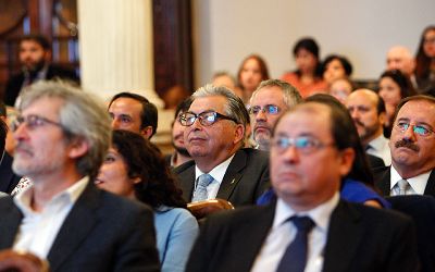 U. de Chile distinguió a académicos por trabajos en investigación U. de Chile distinguió a académicos por trabajos en investigación