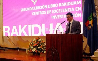 U. de Chile distinguió a académicos por trabajos en investigación U. de Chile distinguió a académicos por trabajos en investigación