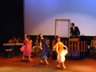 Con motivo de cumplirse 43 años de actividad cultural, el 17 de junio pasado en Santiago, el Ballet Folklórico Antumapu realizó una Función de Gala.
