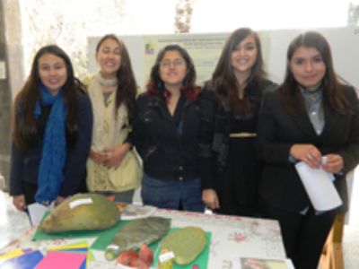 La alumna Macarena Pérez y compañeras trabajaron buscando analizar la producción de nopal.