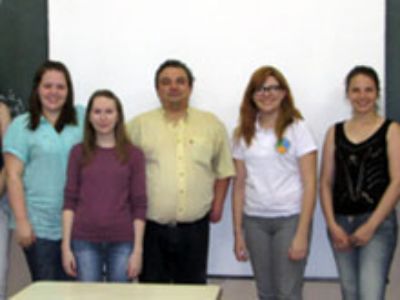 El profesor Morales junto a los alumnos de posgrado de Magister y Doctorado en Ecología asistentes al curso.