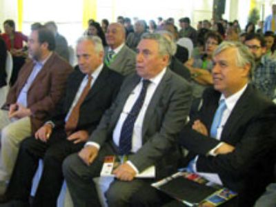 De derecha a izquierda, el Ministro de Agricultura; el Rector de la U. de Chile, el Decano y Vicedecano de la Facultad de Ciencias Agronómicas.