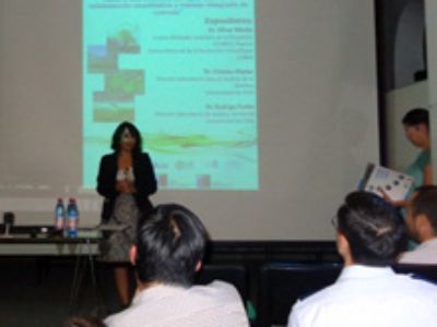Silvia Nuñez, Jefa de Gabinete de la Vicerrectoría de Investigación y Desarrollo de la Universidad de Chile, dio las palabras de bienvenida al Workshop.