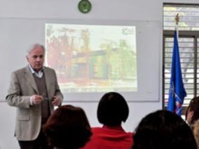 El decano de la Facultad de Ciencias Agronómicas, Roberto Neira, se refirió a la necesidad de ampliar las dependencias del Centro. 
