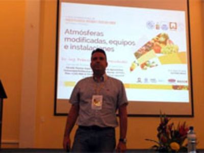 El Dr. Francisco Artés Hernández durante su presentación.