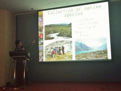 Exposición oral Prof. Aros en el "XIIth International Symposium on Flower Bulbs and Herbaceous Perennials" (Kunming, China)