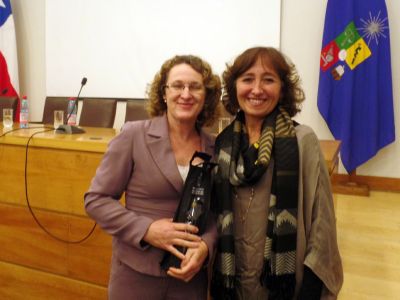 Adriana Gregolin de la FAO  junto a la académica Cecilia Baginsky.